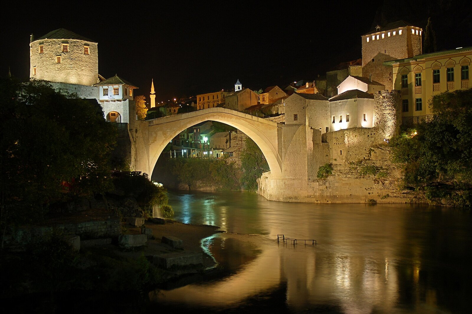 Photo: BáthoryPéter ( talk ) / CC BY-SA 3.0 Bosnia and Herzegovina — Stari Most, Mostar